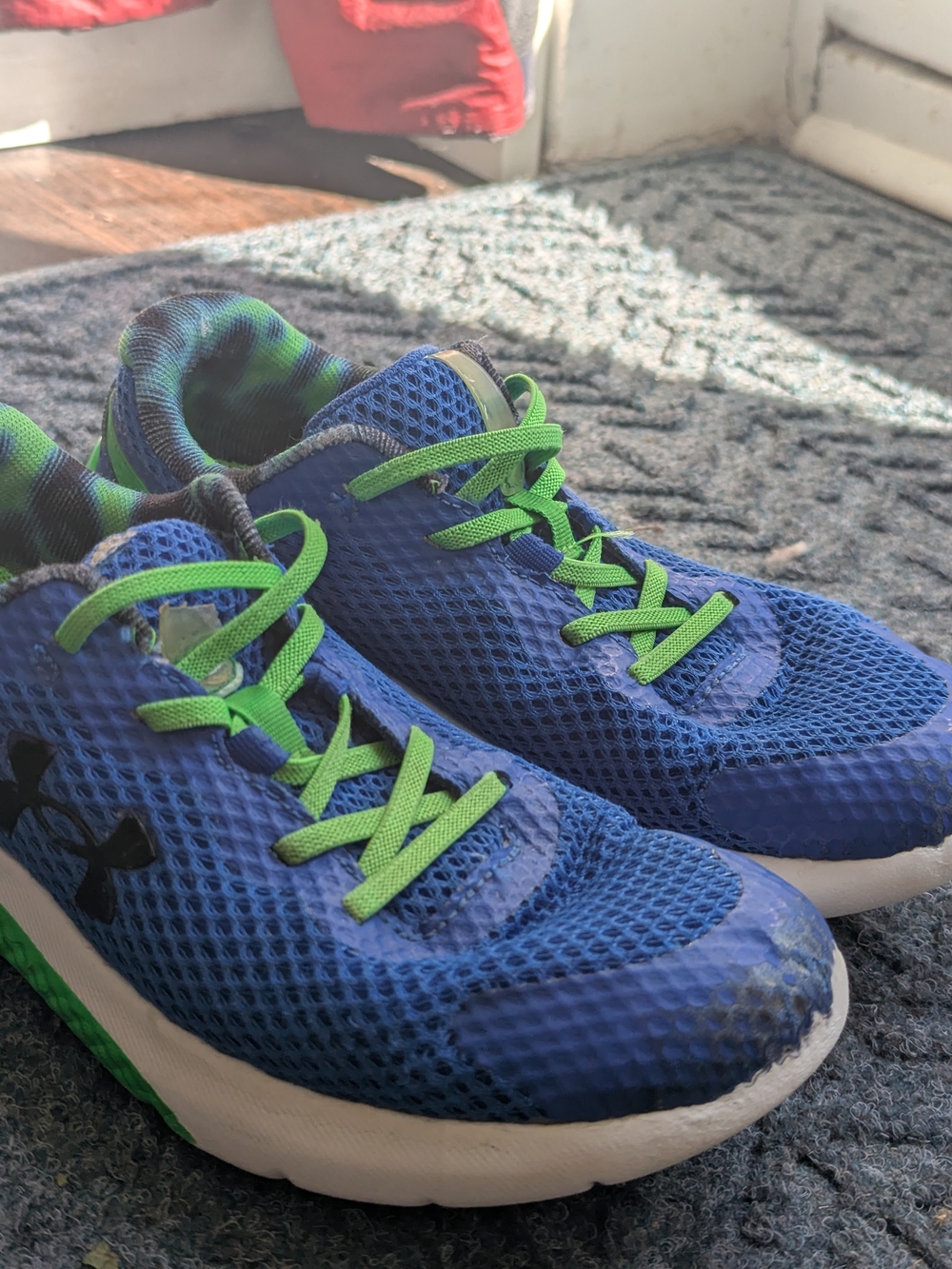 Under Armour Kids Blue & Green Lightweight Athletic Shoes